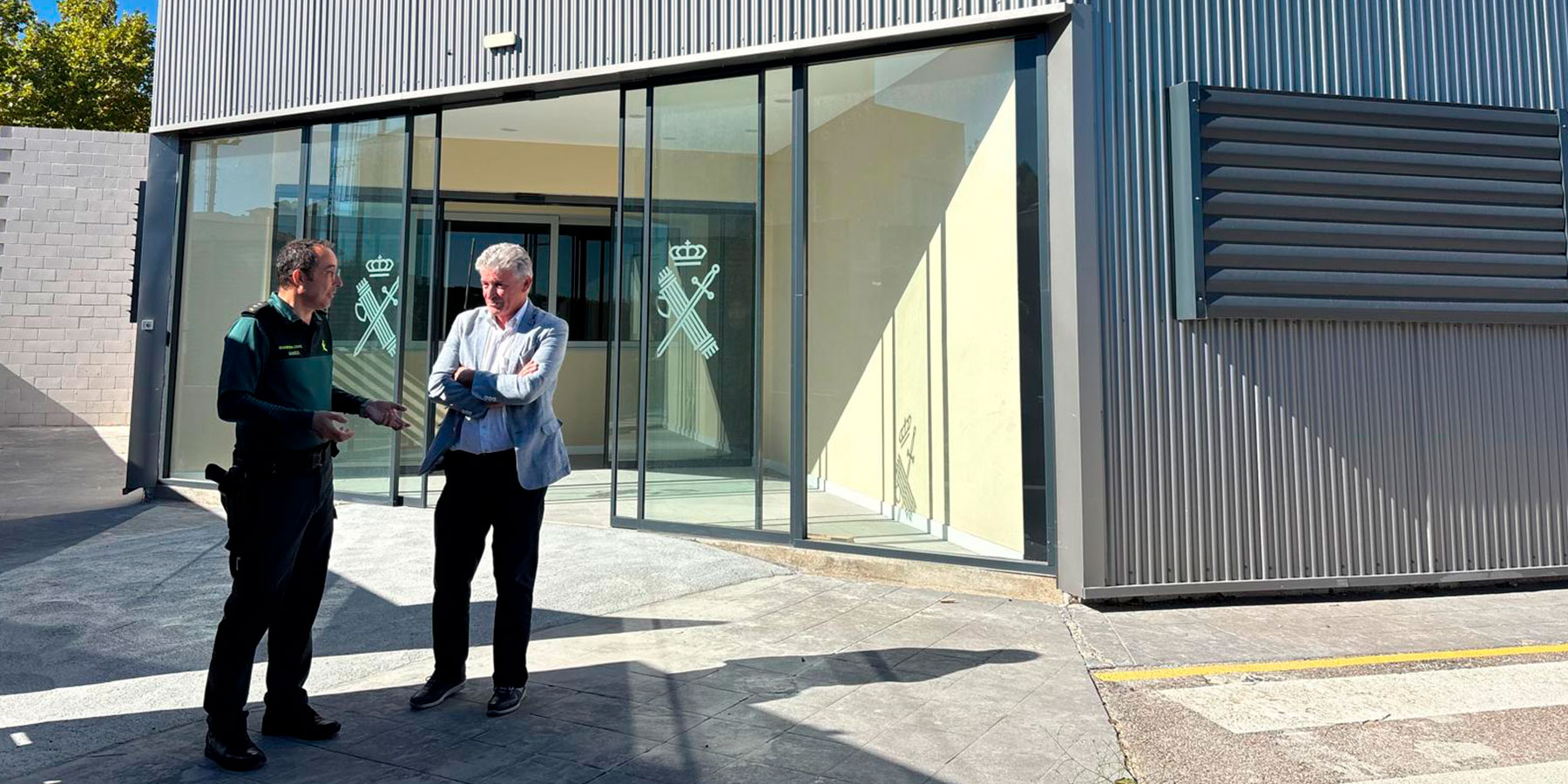 EL-ALCALDE-RUBRICA-LA-LLEGADA-DE-LA-GUARDIA-CIVIL-A-ARROYO